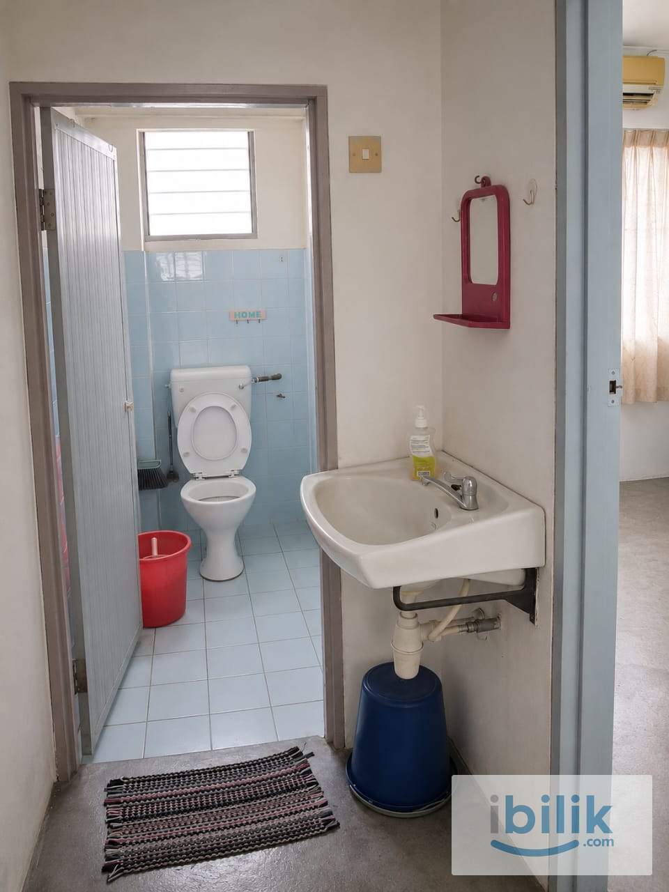 Master room at Taman Bukit Serdang, Seri Kembangan - Image 2