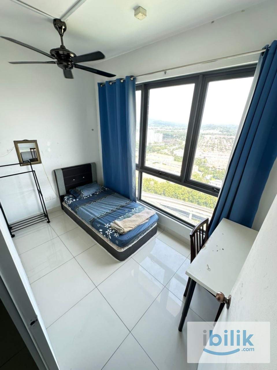 Single private bedroom walk to MRT station seri kembangan  - Image 1