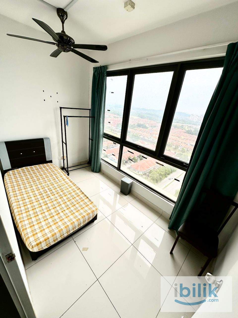 Single bedroom middle room with aircond 2 window room  - Image 2