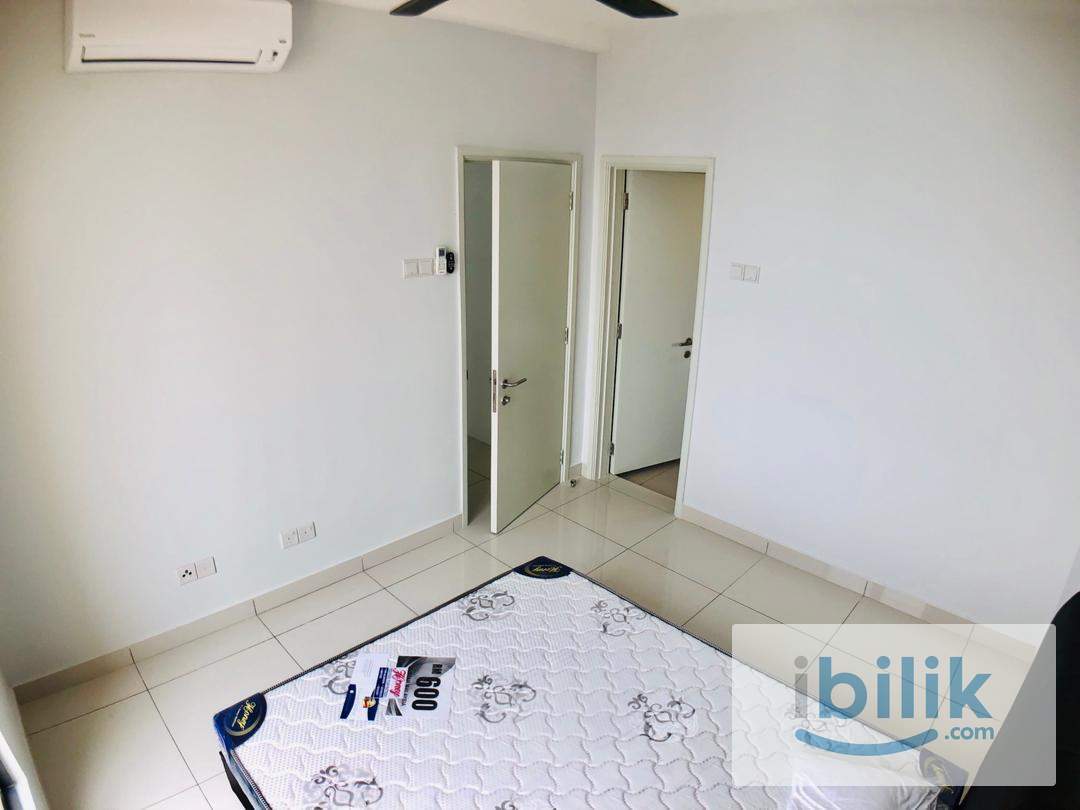 Female master bedroom next to MRT  - Image 2