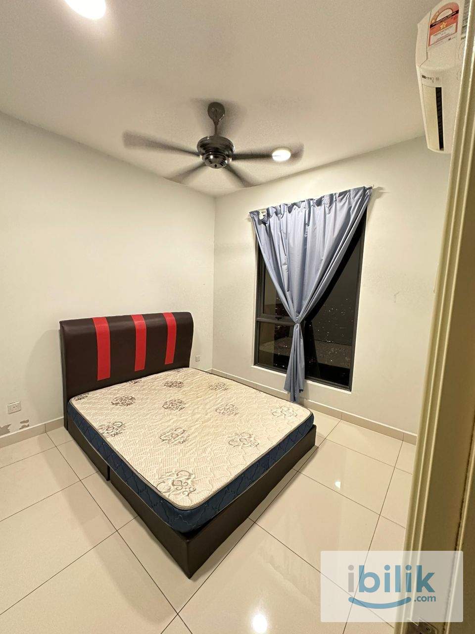 Female master bedroom next to MRT  - Image 4
