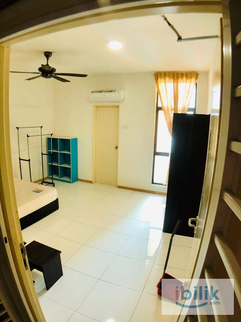 Studio corner unit with window  - Image 3