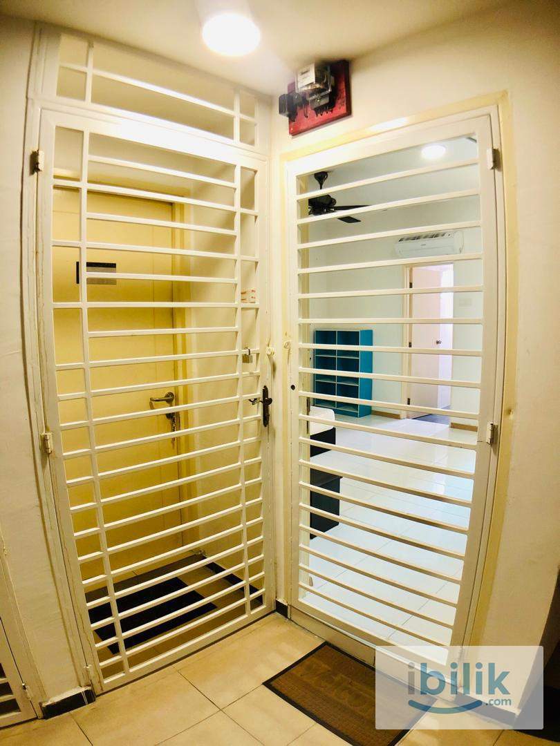 Studio corner unit with window  - Image 2