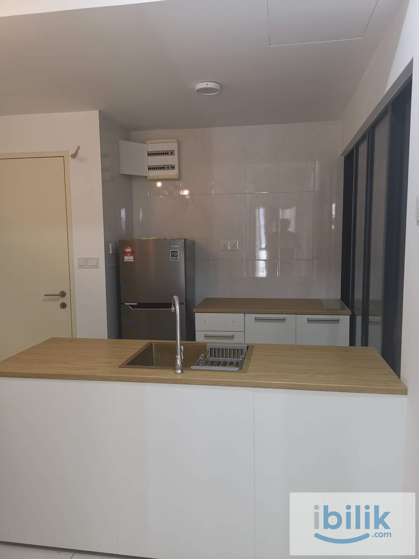 Medium room with aircond - Image 4
