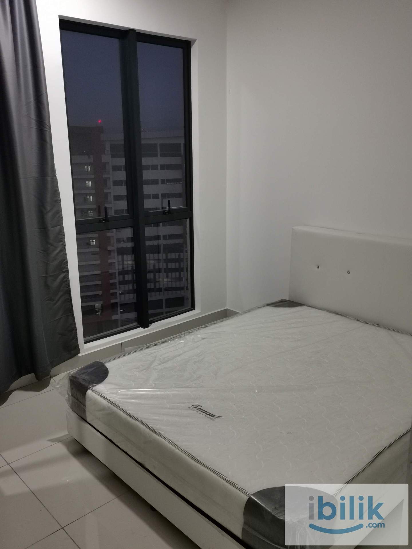 Medium room with aircond - Image 3
