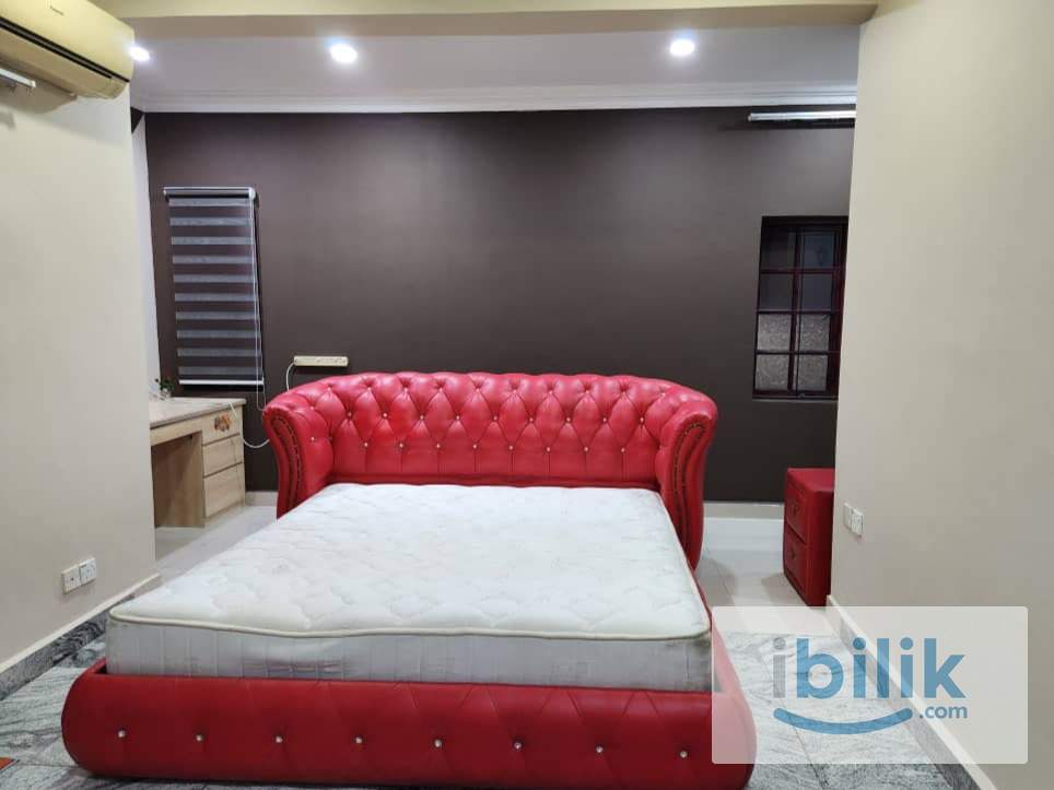 Bangalow Master room at 28 residency Sunway Damansara - Image 1