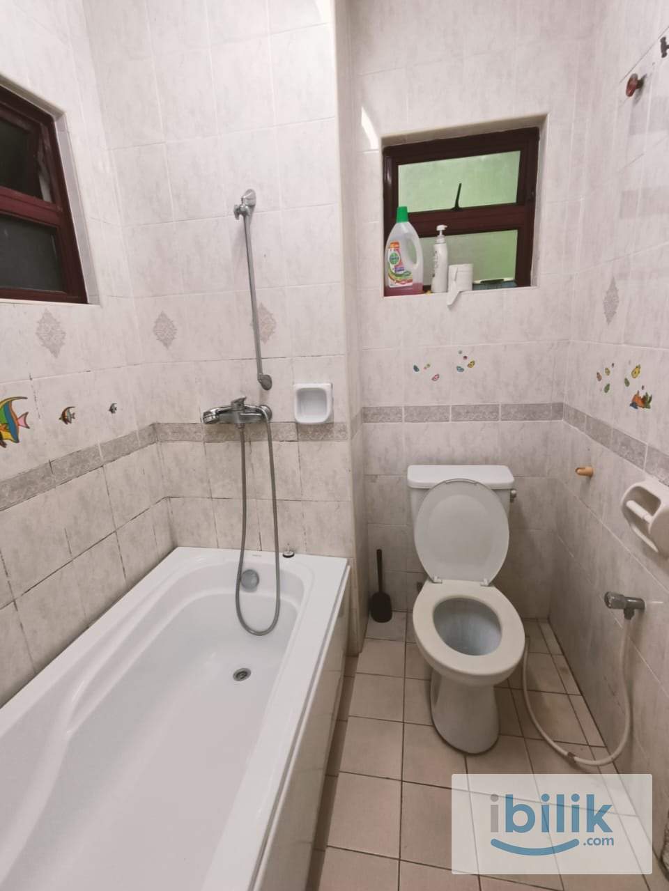 Bangalow Master room at 28 residency Sunway Damansara - Image 3