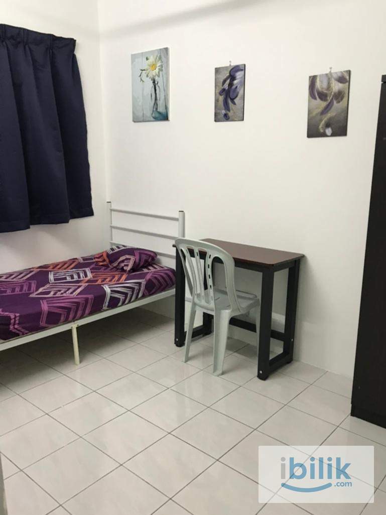 Cozy Middle Room for Rent - Image 1