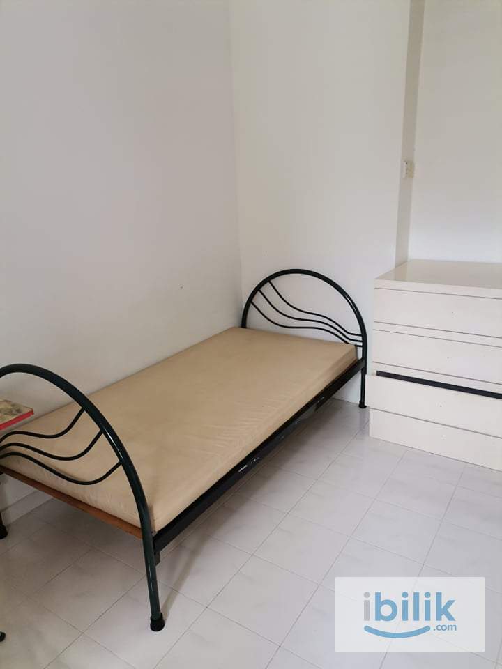 Middle Room - Image 5