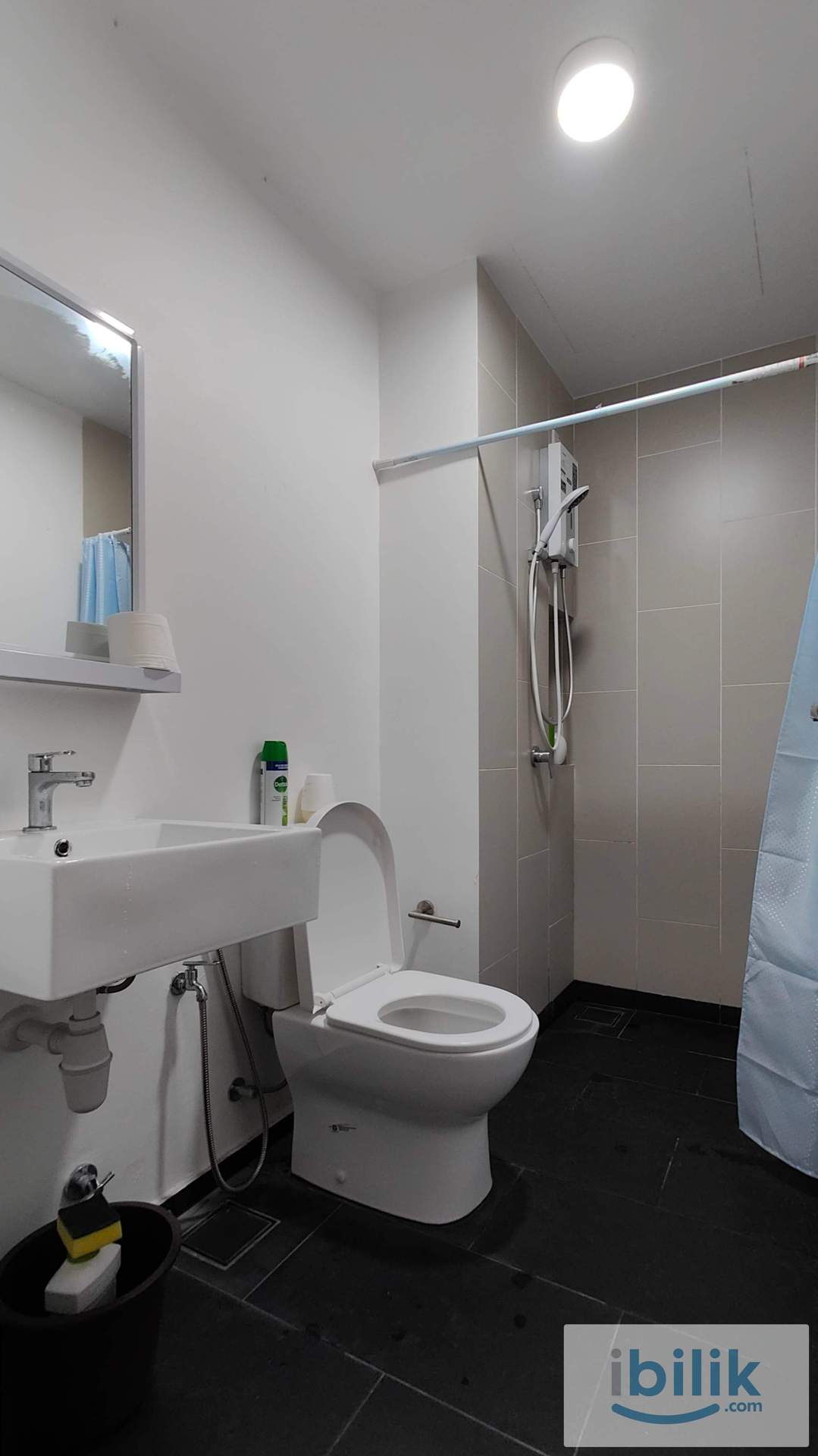 Small Room - Image 1