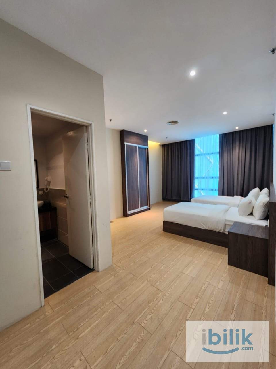 Master Room - Image 2