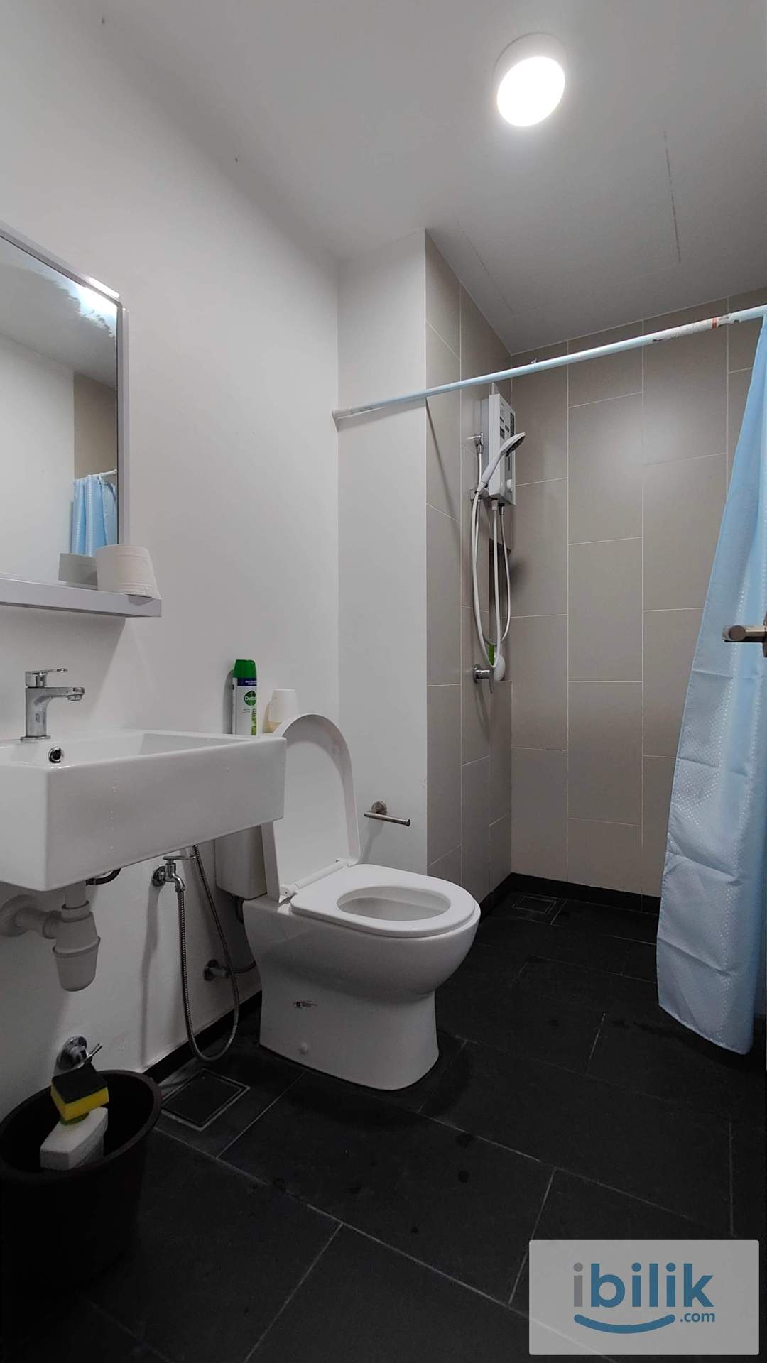 Middle Room Furnishes - Image 1