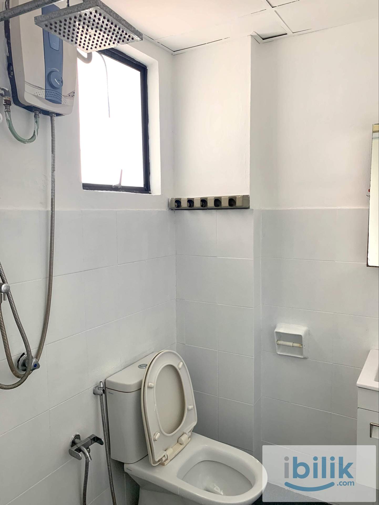 Nice view middle room for rent at Bandar Utama  - Image 2