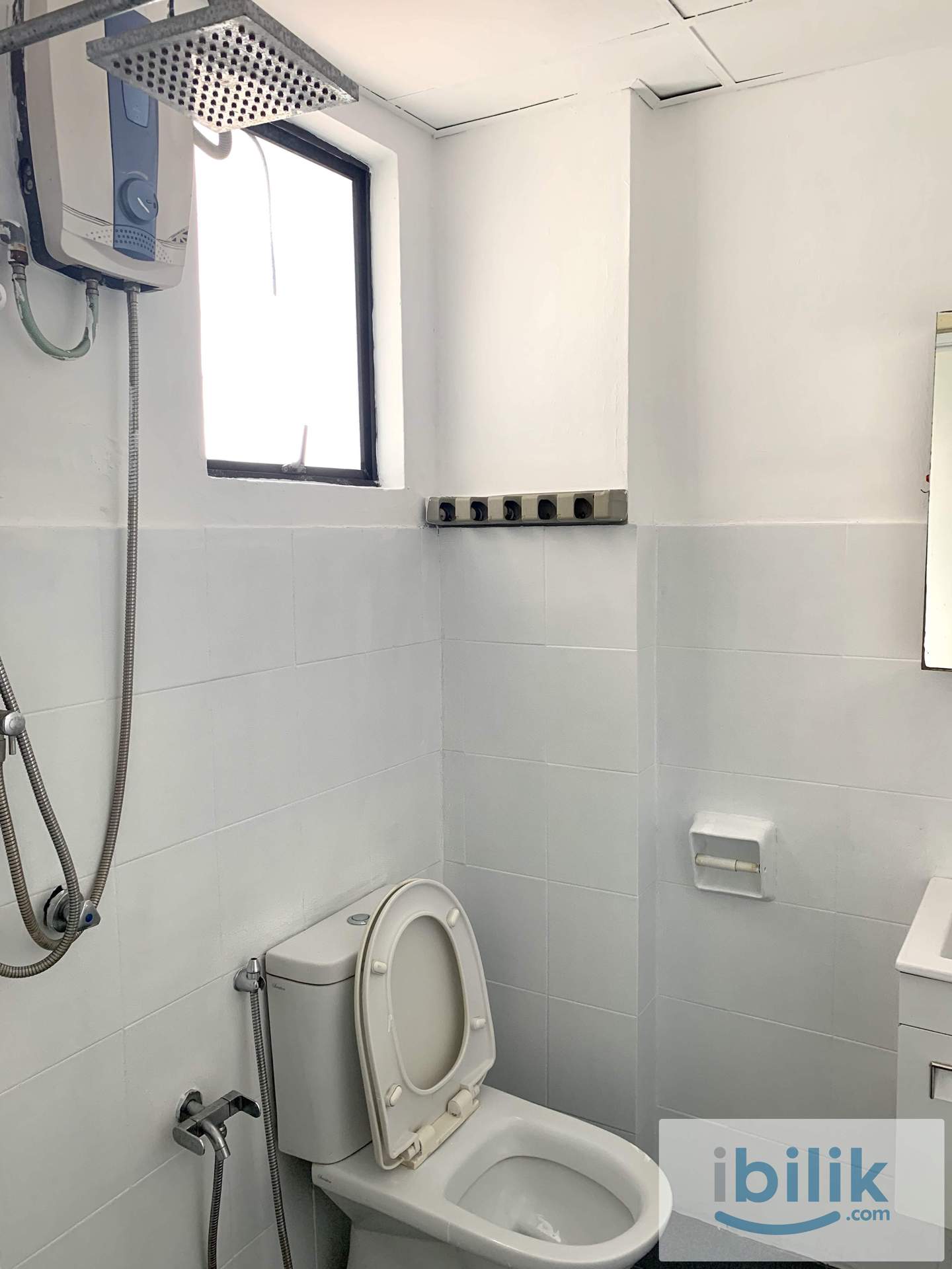 Free Electric Middle Room Puncak Damansara Bandar Utama 3min walk to LRT3  - Image 2