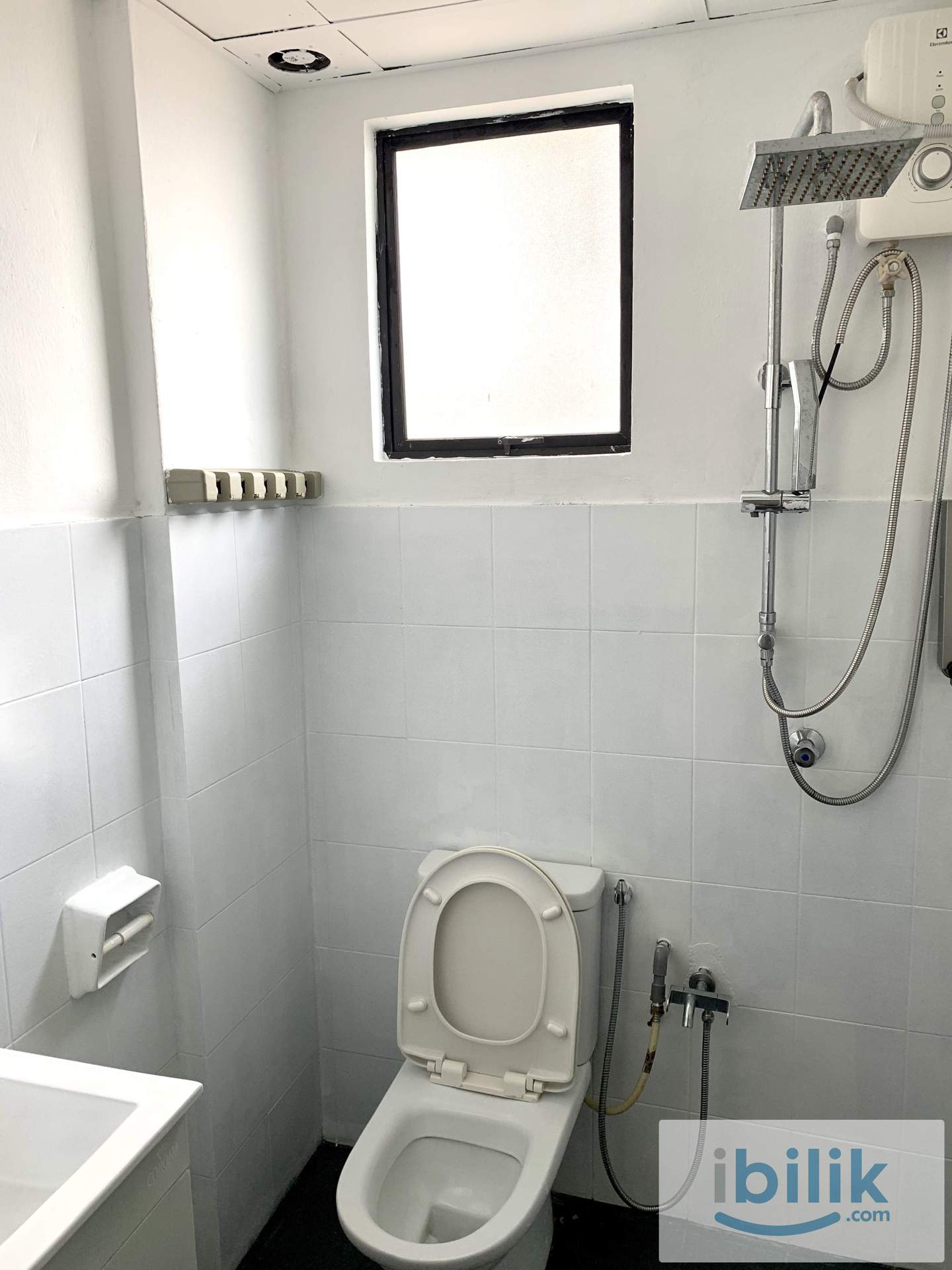 Free Electric Middle Room Puncak Damansara Bandar Utama 3min walk to LRT3  - Image 3