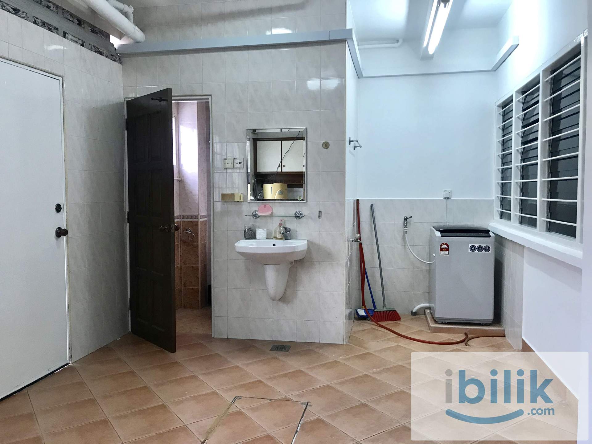 Room To Let at Sect 14 Petaling Jaya Landed - Image 5