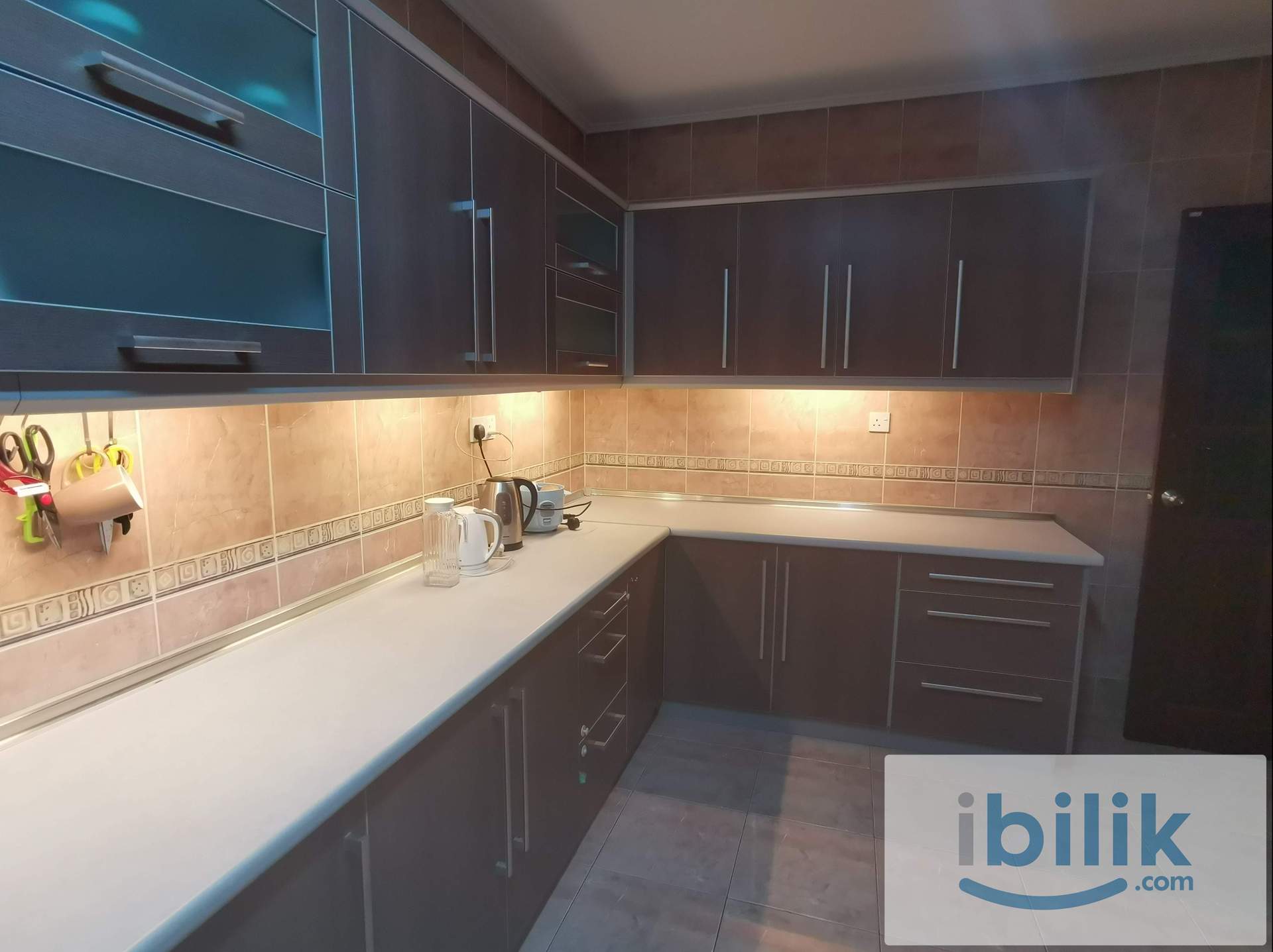 Spacious Queen Bedroom For Rent in Stutong, Kuching - Image 3