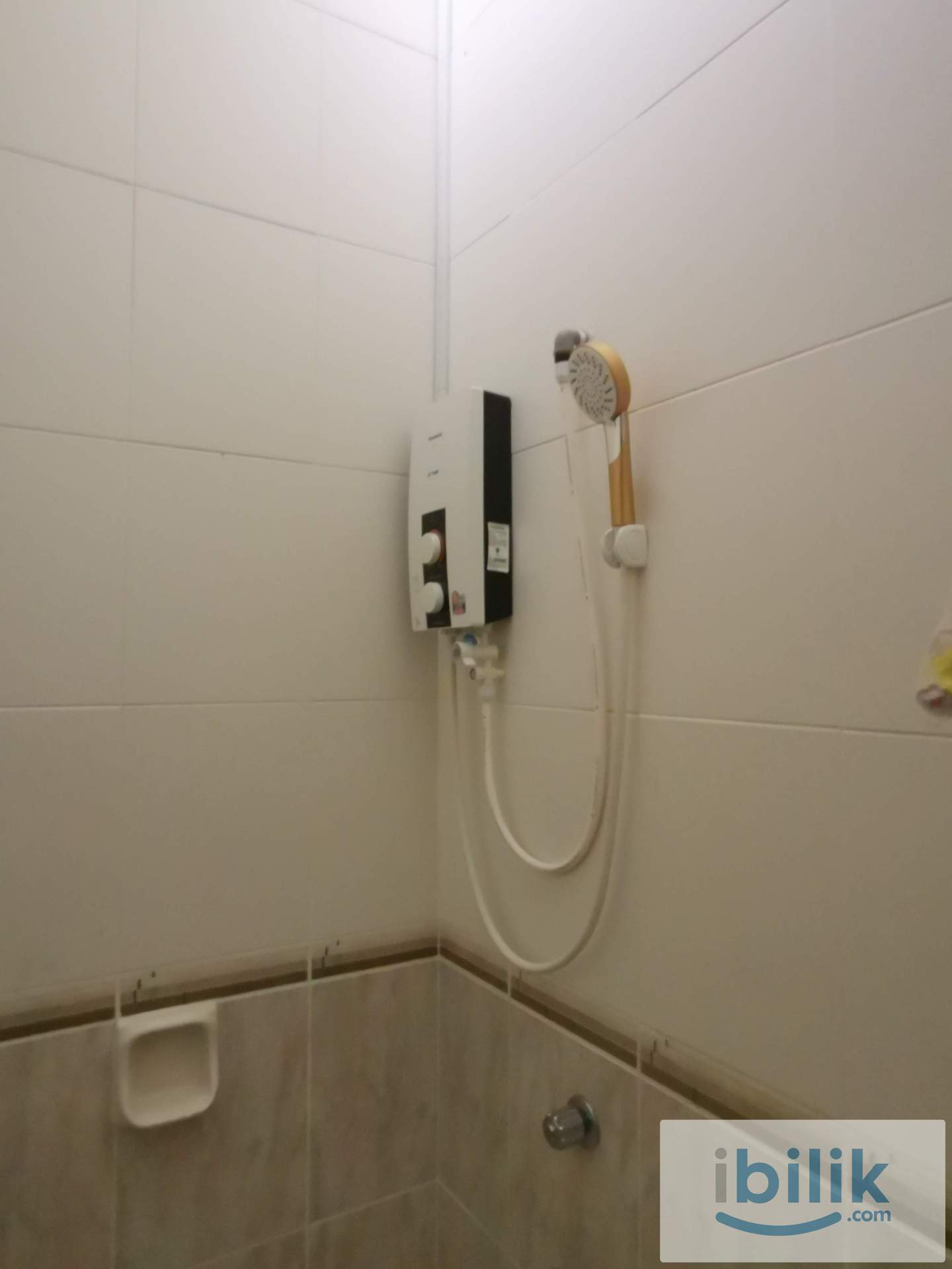Spacious and Cosy Room to Rent in Stutong, Kuching - Image 5