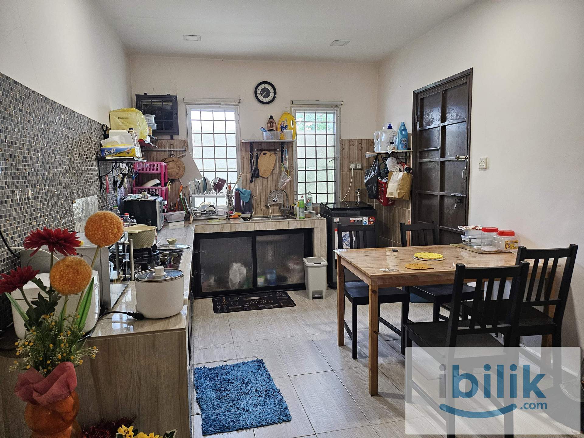 Middle Room at BU, Bandar Utama - Image 5