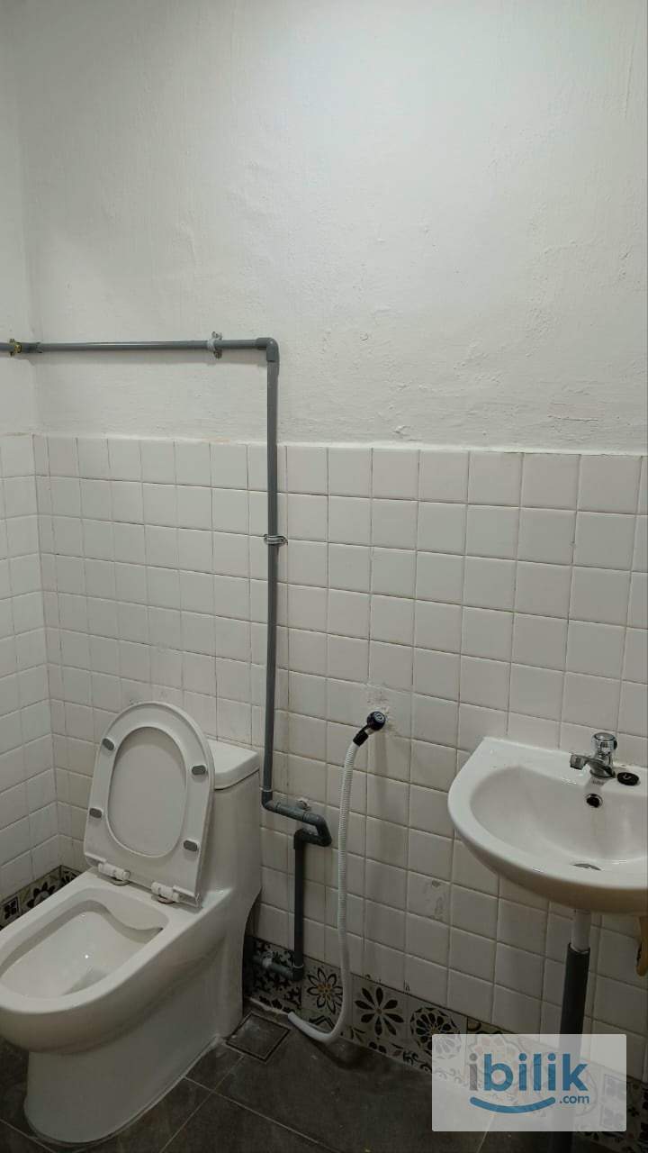Jalan Keris, Taman Sri Tebrau Room for Rent - Image 3
