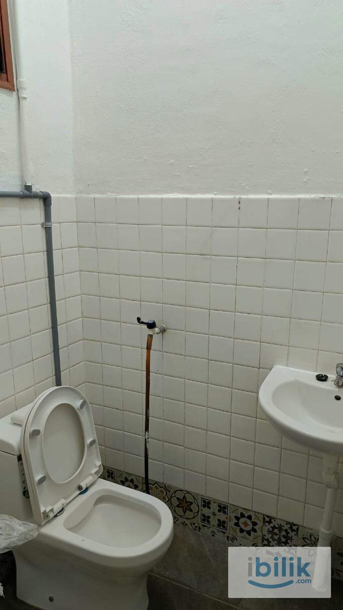 Medium room Jalan Keris, Taman Sri Tebrau for rent - Image 1