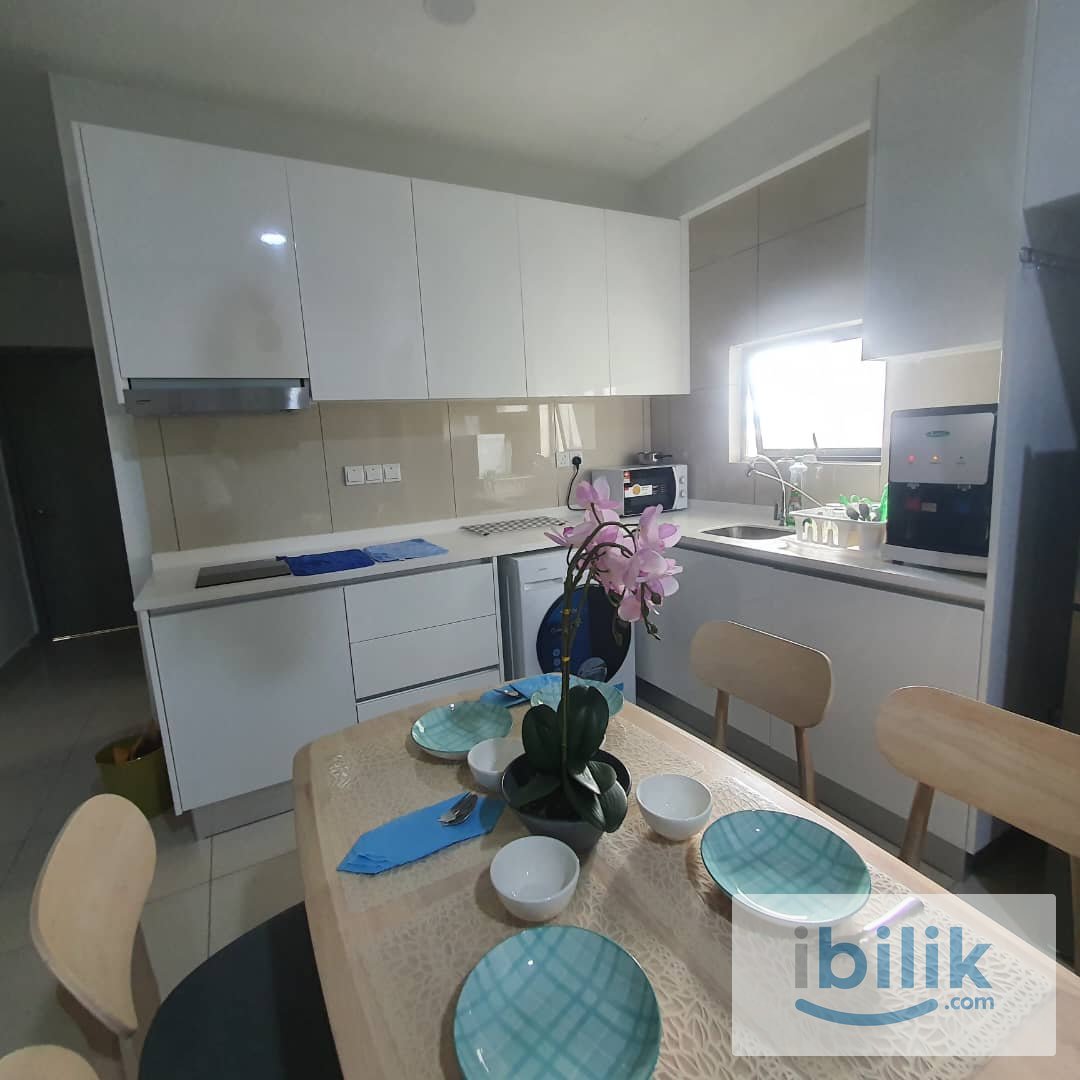 ASTORIA – BALCONY MIDDLE ROOM AVAILABLE - Image 2