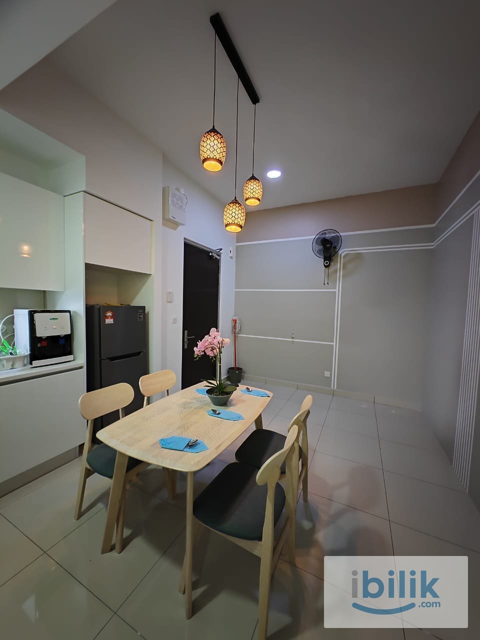 ASTORIA – BALCONY MIDDLE ROOM AVAILABLE - Image 4