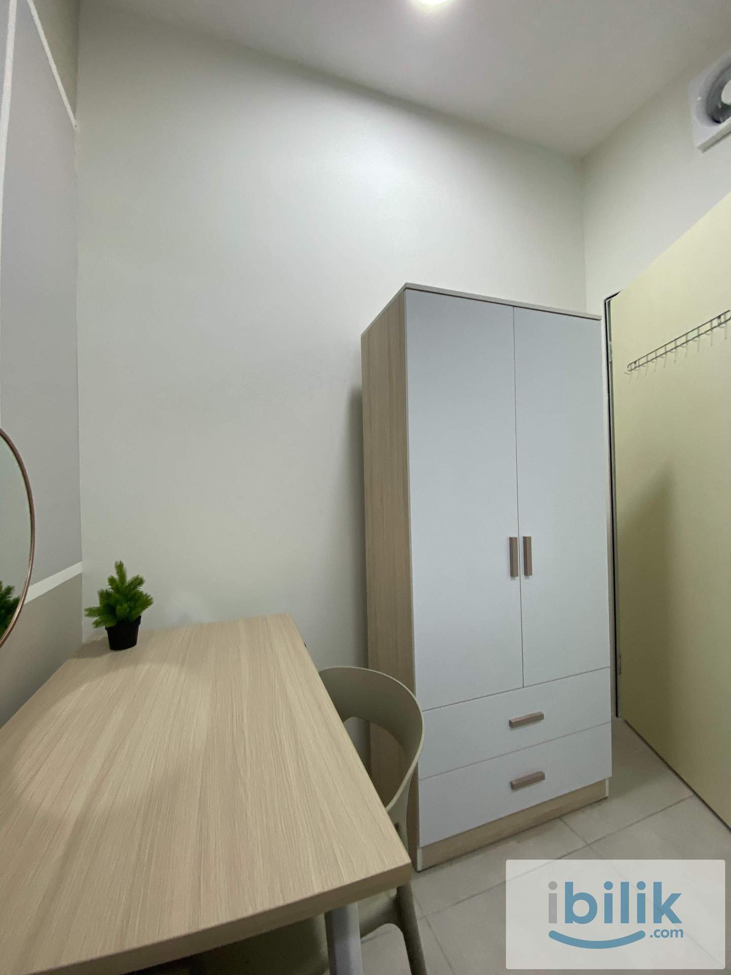 (MIXED UNIT) Middle Room at Meta Residence - Image 4
