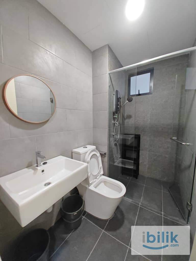 (MIXED UNIT) Middle Room at Meta Residence - Image 6