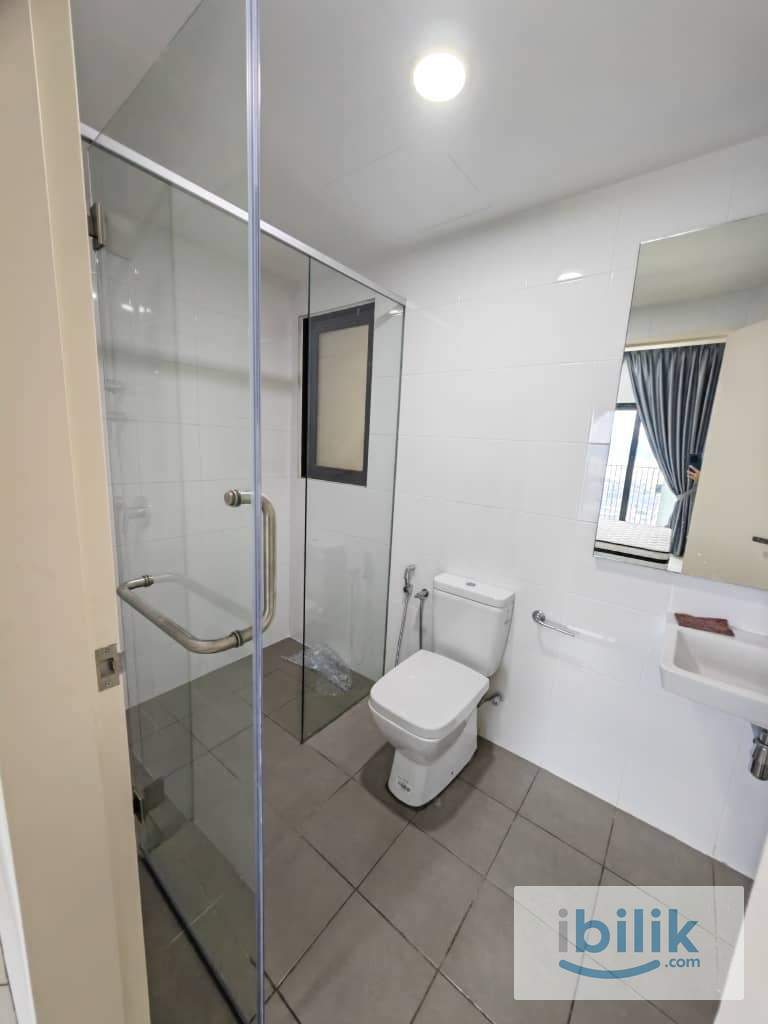 (MIXED UNIT) Middle Room at Parc 3 - Image 4