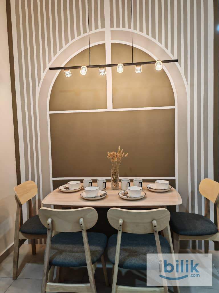 SMALL MIDDLE ROOM  - Image 2