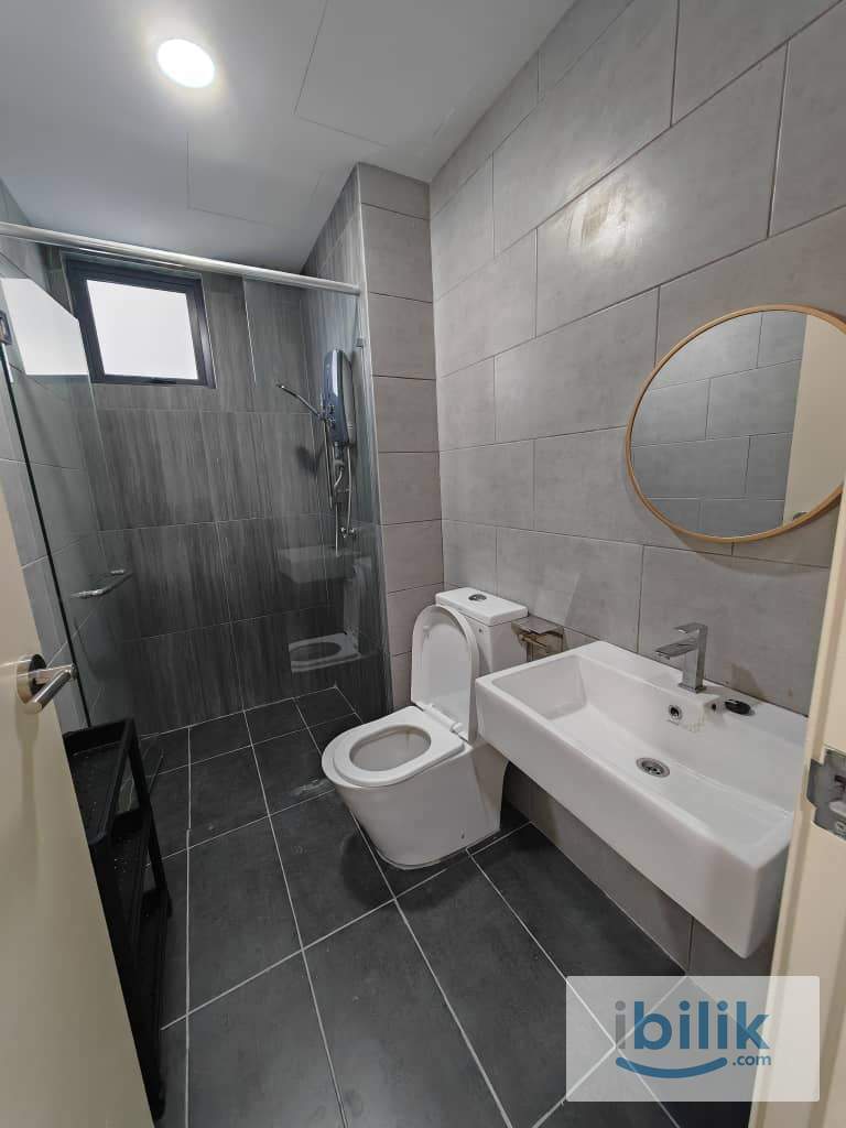SMALL MIDDLE ROOM  - Image 1