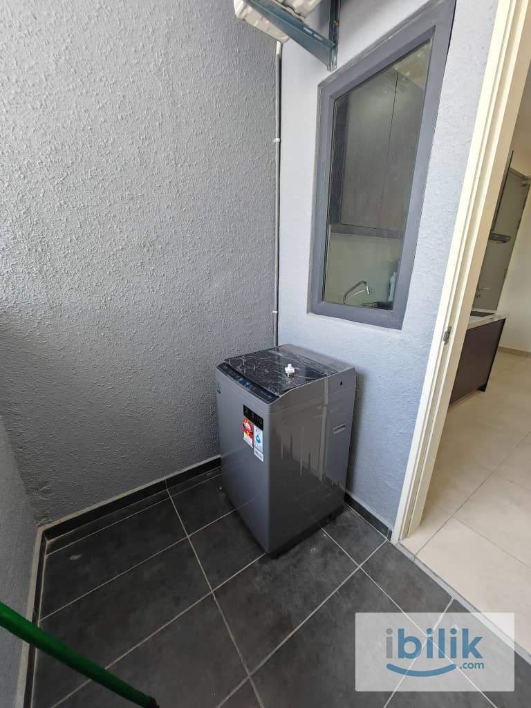 SMALL MIDDLE ROOM  - Image 5