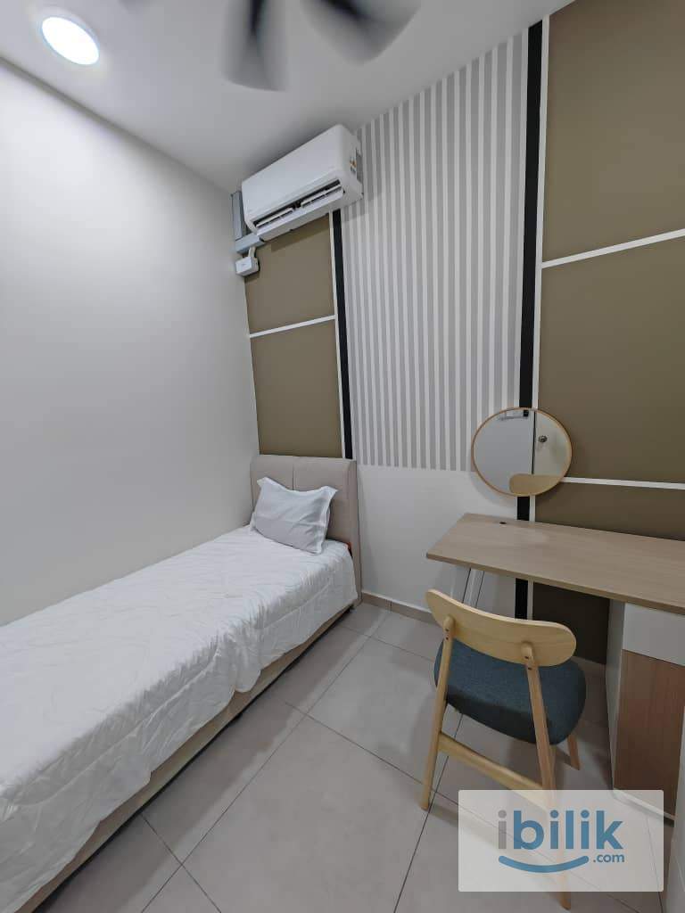 SMALL MIDDLE ROOM  - Image 4