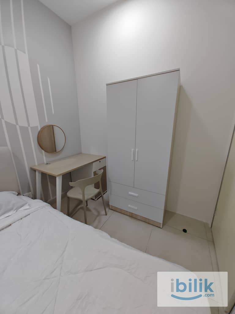 MIDDLE ROOM  - Image 4