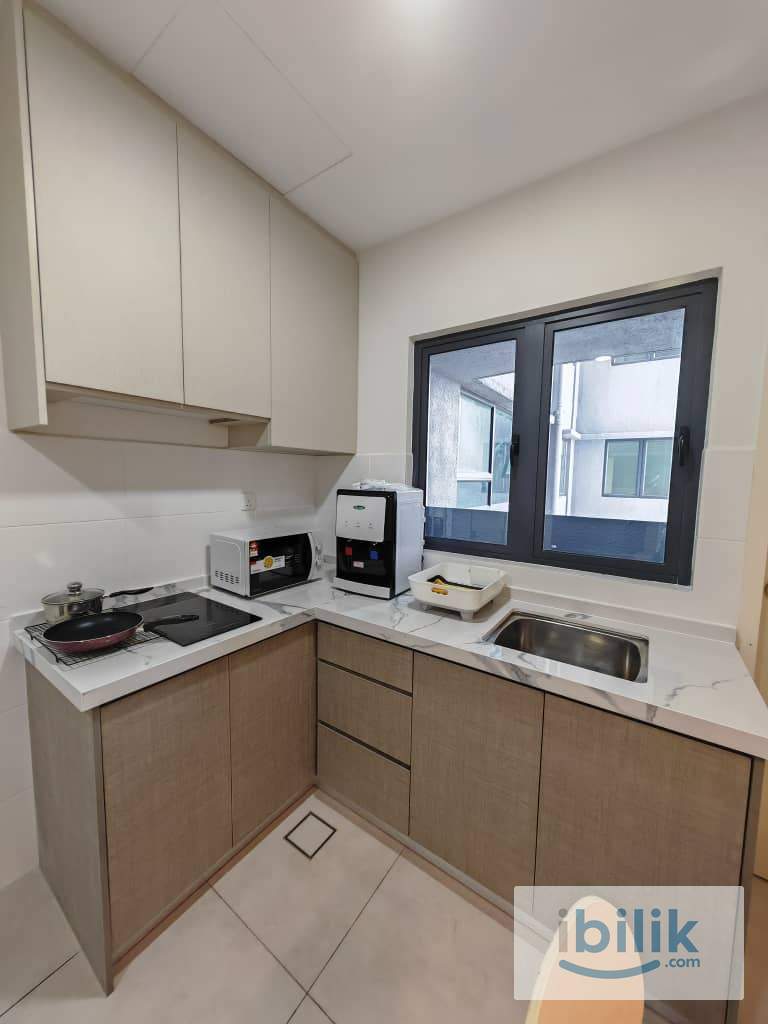 (MIXED UNIT) Middle Room at Meta Residence, Seri Kembangan - Image 4