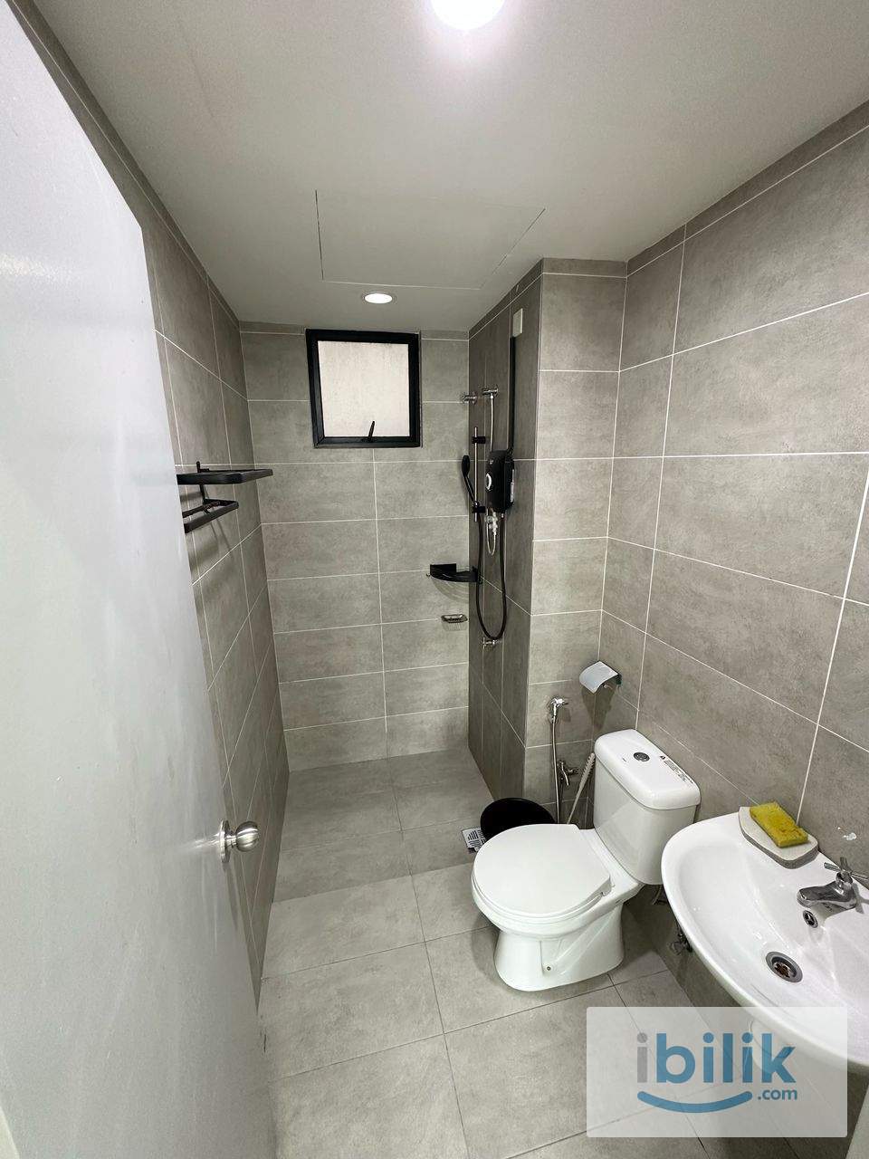 Fully Furnished Master Room Pool View Mizumi Residence, Kepong. (Free wifi, cleaning service, 850M to MRT Metro Prima) - Image 3