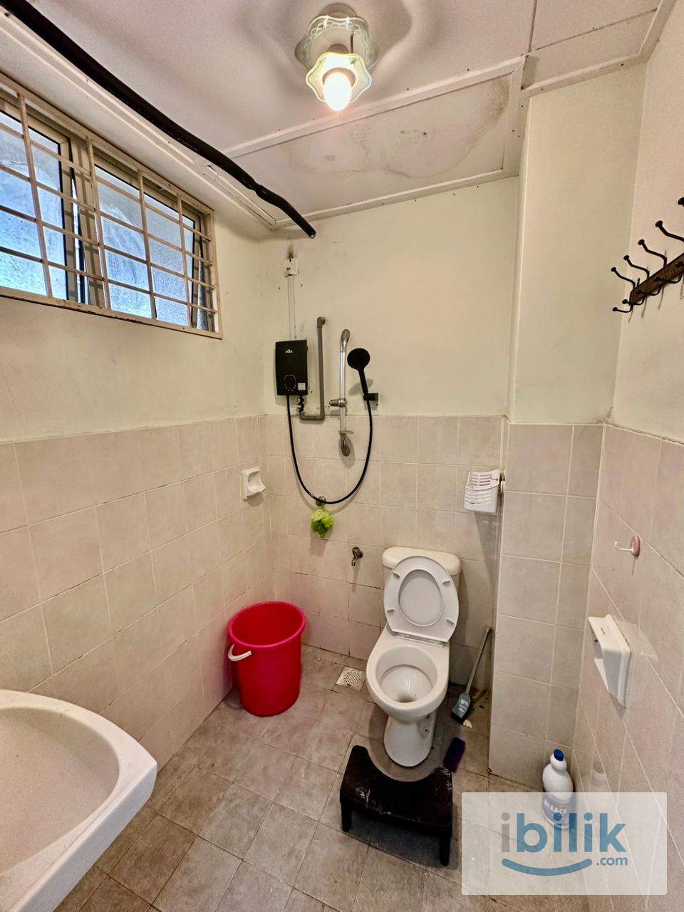 Fully furnished fortune avenue room for rent. walking distance to MRT - Image 3