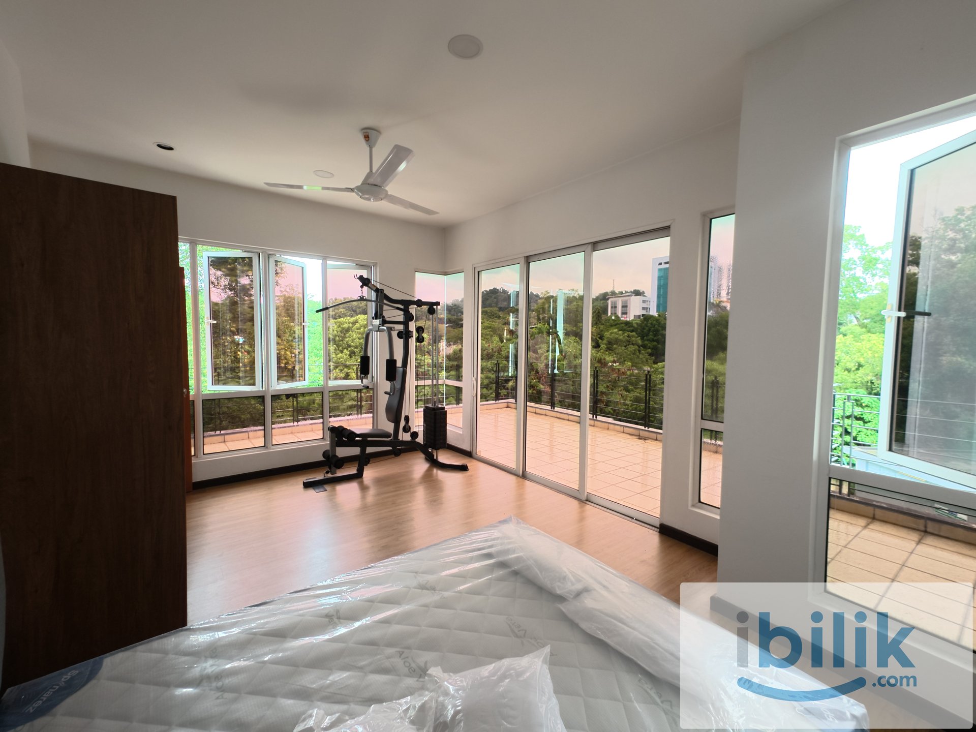 Suria Villa Semi-D Master Room Kajang Selangor cheras Batu 11 Cheras - Image 1
