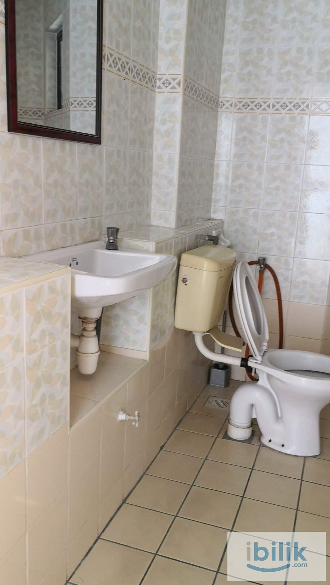 Middle Room - Image 1