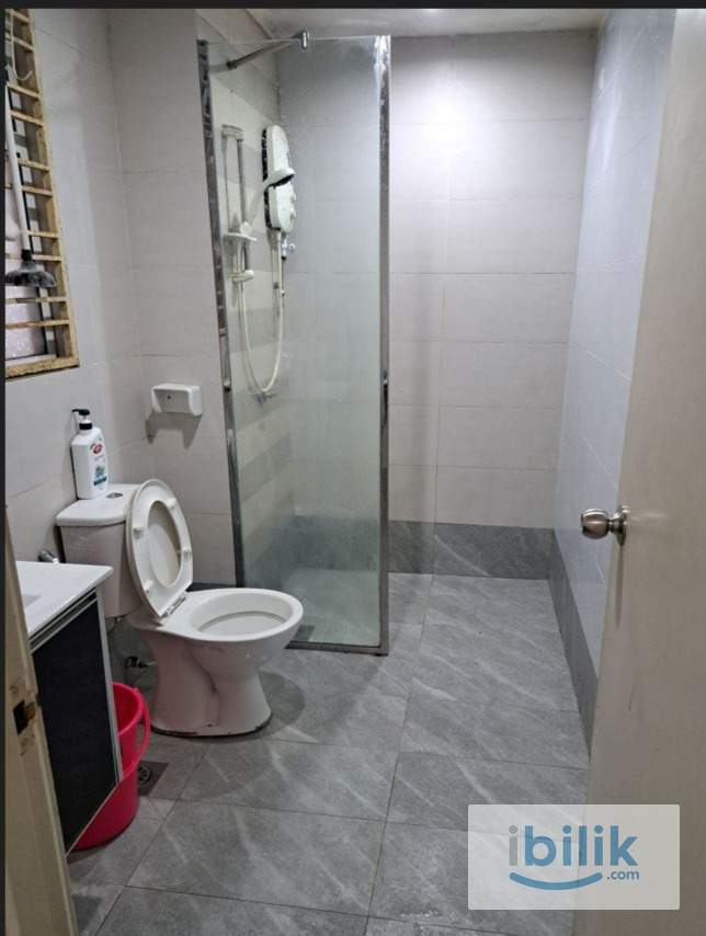 Menara U Big Single Room With Window Near AEON MSU Sek 13 Shah Alam - Image 6