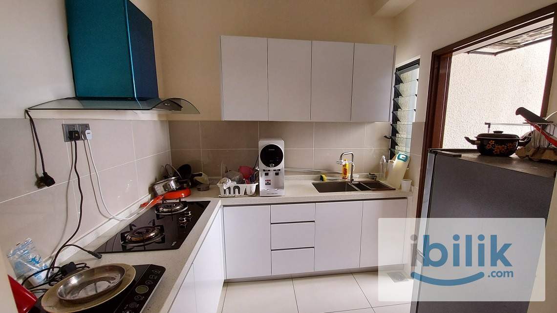 Female Small Room., J. Dupion Residence, Private entrance and bathroom - Image 2