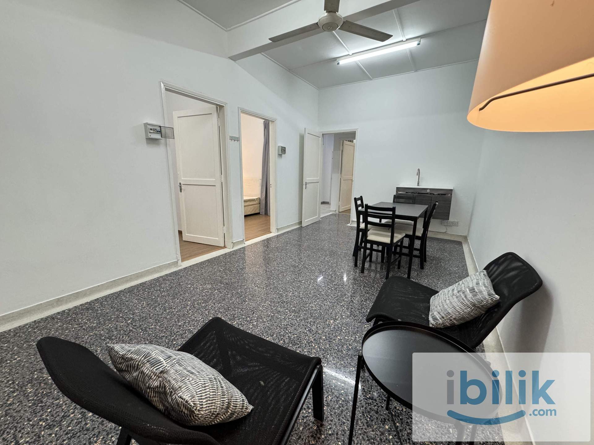 Middle Room at Sea Park near LRT for rent - Image 1
