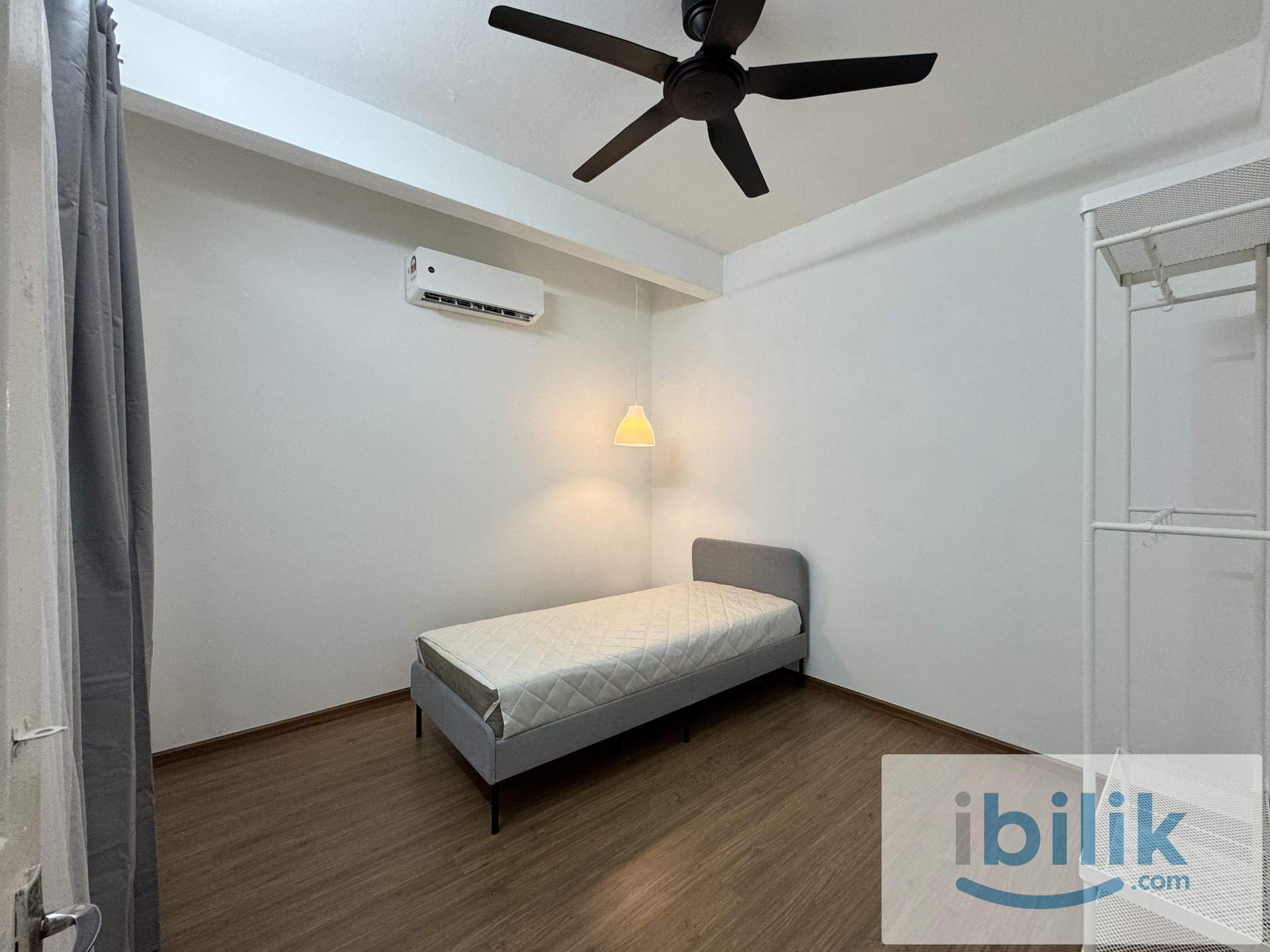 Middle Room at Sea Park near LRT for rent - Image 2