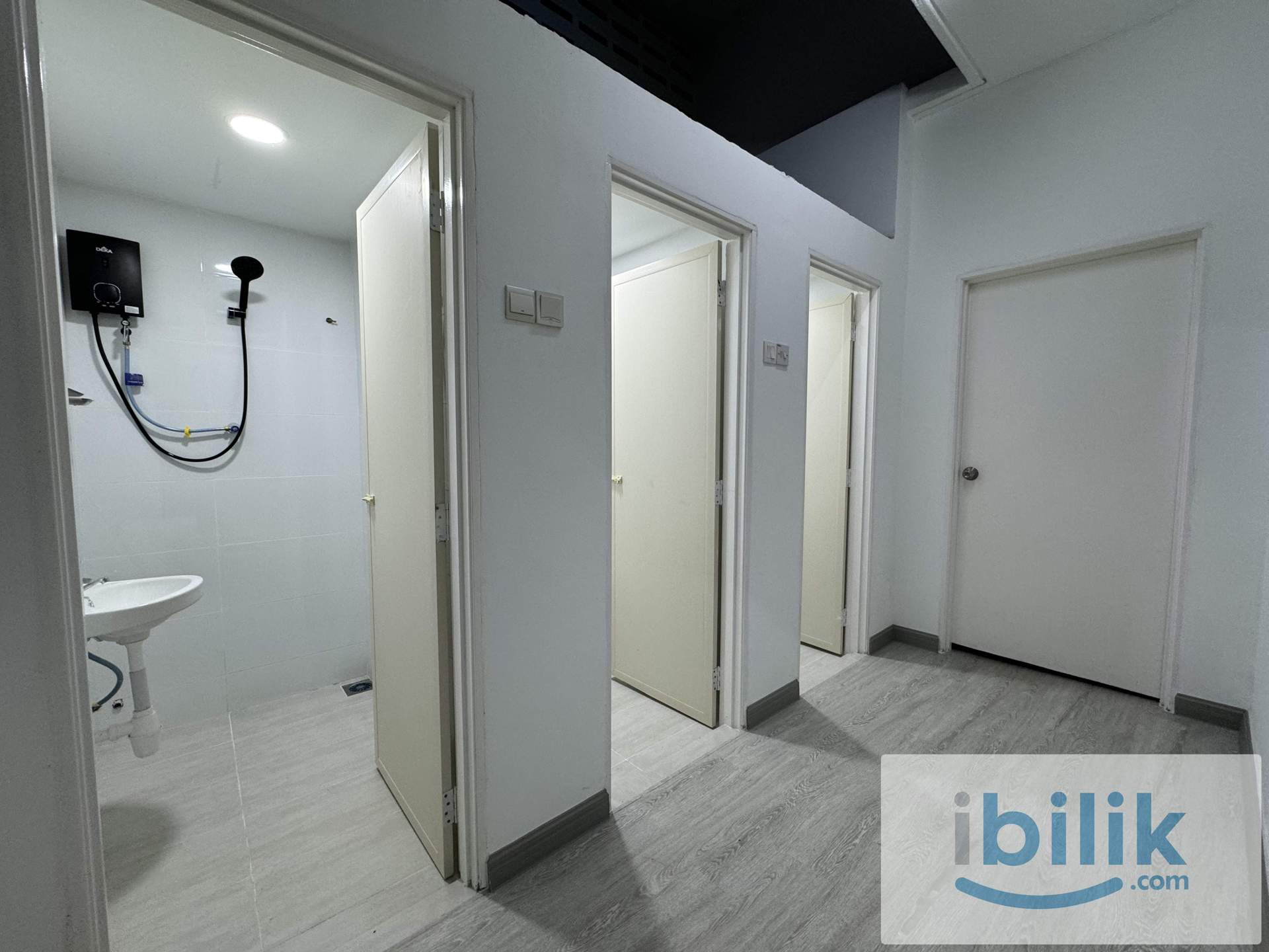 Middle Room at Sea Park near LRT for rent - Image 3