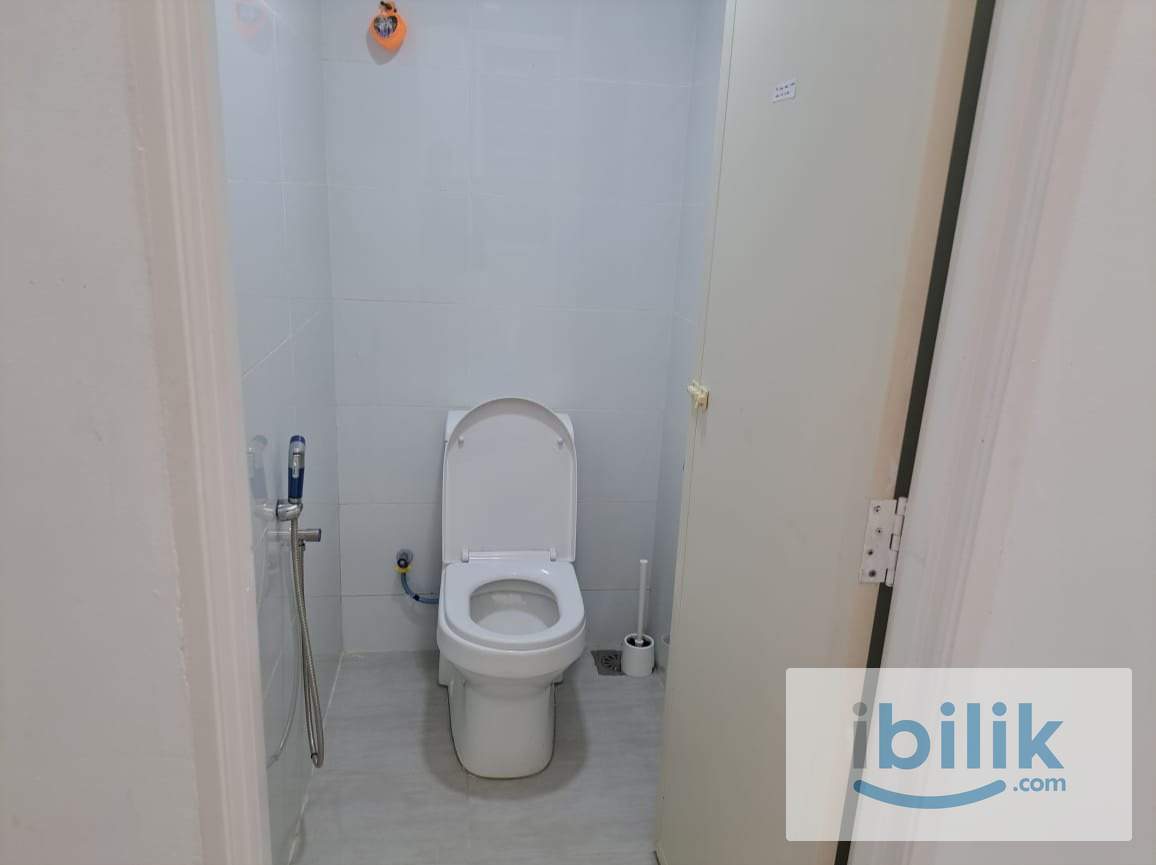 Middle Room at Sea Park near LRT for rent - Image 5