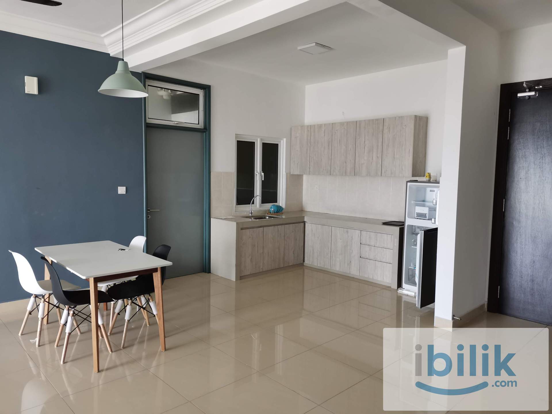 HIGH FLOOR MID ROOM UNIT WITH AIRCON - FOR MALE ONLY - Image 1
