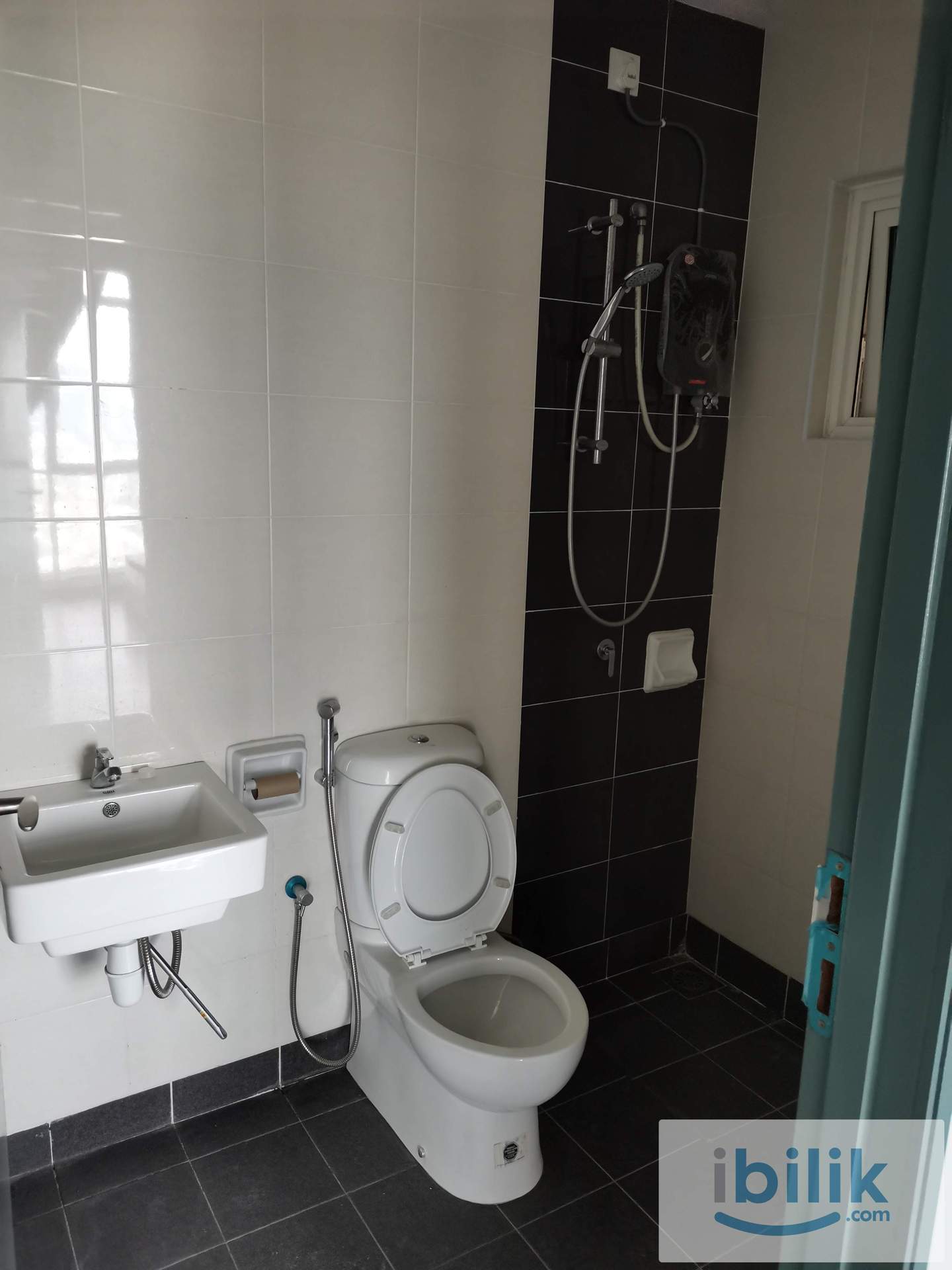 HIGH FLOOR MID ROOM UNIT WITH AIRCON - FOR MALE ONLY - Image 2