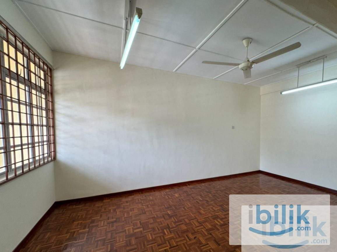 Master Bedroom For Rent @ Double Storey Terrace @ Taman Permai 3, Seremban - Image 1