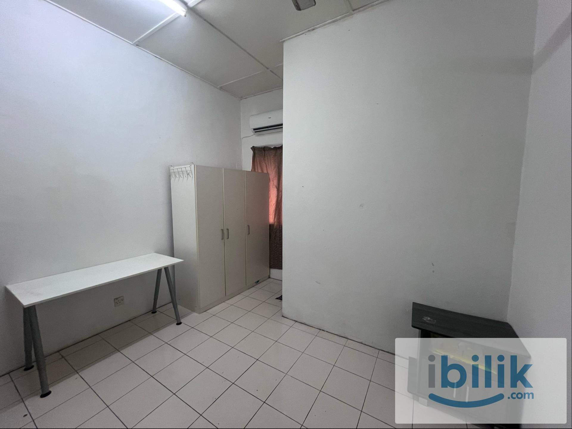 Master Room– Tonwhouse with private bathroom & Aircond At Taman Puncak Perdana (UITM) - Image 2